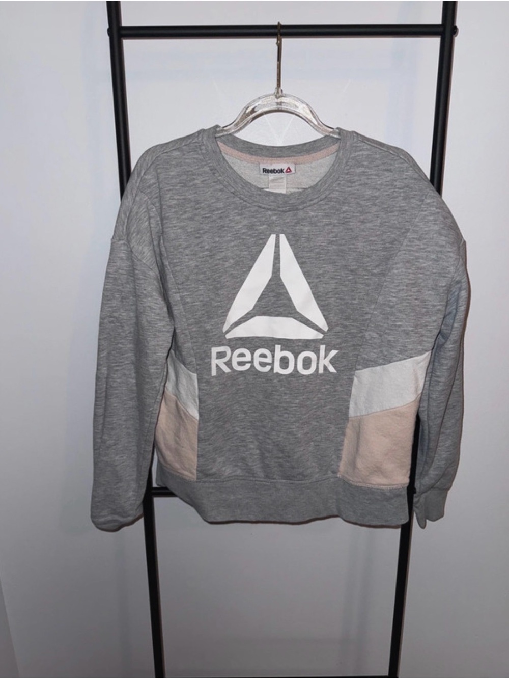Reebok women’s Gray Logo Crewneck Sweatshirt